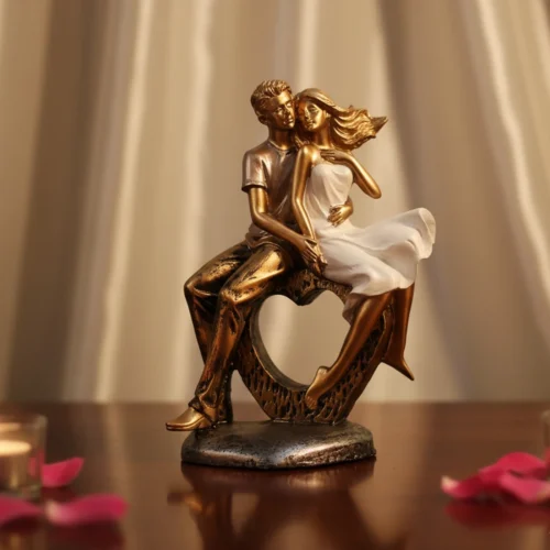 Romantic Love Couple Statue