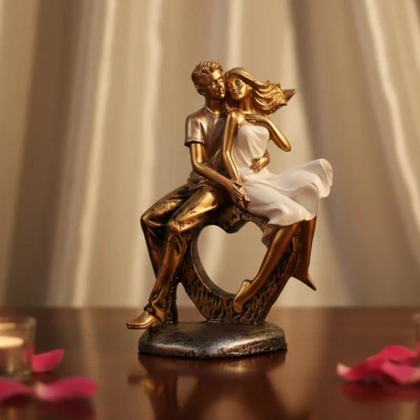 Romantic Love Couple Statue