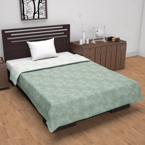 Divine Casa 120 GSM Microfiber Dohar Throw Blanket 210×140 cm 120 GSM Microfiber Dohar Throw Blanket for Single Bed, Lightweight All-Season Blanket (Sage Green & White Floral Burst, 210 × 140 cm)