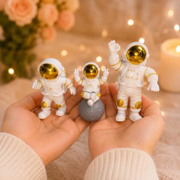 Astronaut Figurine Sculpture Showpiece (Set of 3)