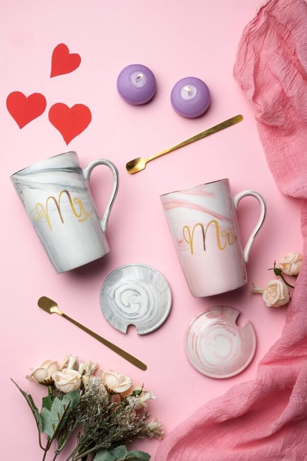 CPENSUS Mr & Mrs Ceramic Coffee Mug Set with Lid & Spoon (380 ml) Mr & Mrs Ceramic Coffee Mug Set (380 ml, Set of 2) with Lid & Spoon | Marble Finish Couple Coffee Mugs | Microwave Safe Gift Set for Wedding, Anniversary & Engagement