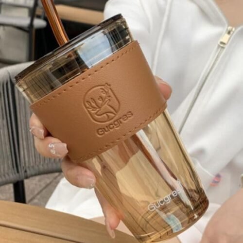 KiKiluxxa Glass Coffee Tumbler with Leather Sleeve (450 ml) Glass Coffee Tumbler with Lid, Straw & Leather Sleeve (450 ml) | Reusable Drinking Glass for Coffee, Tea, Smoothies & Juice | Microwave & Dishwasher Safe | Brown Berry